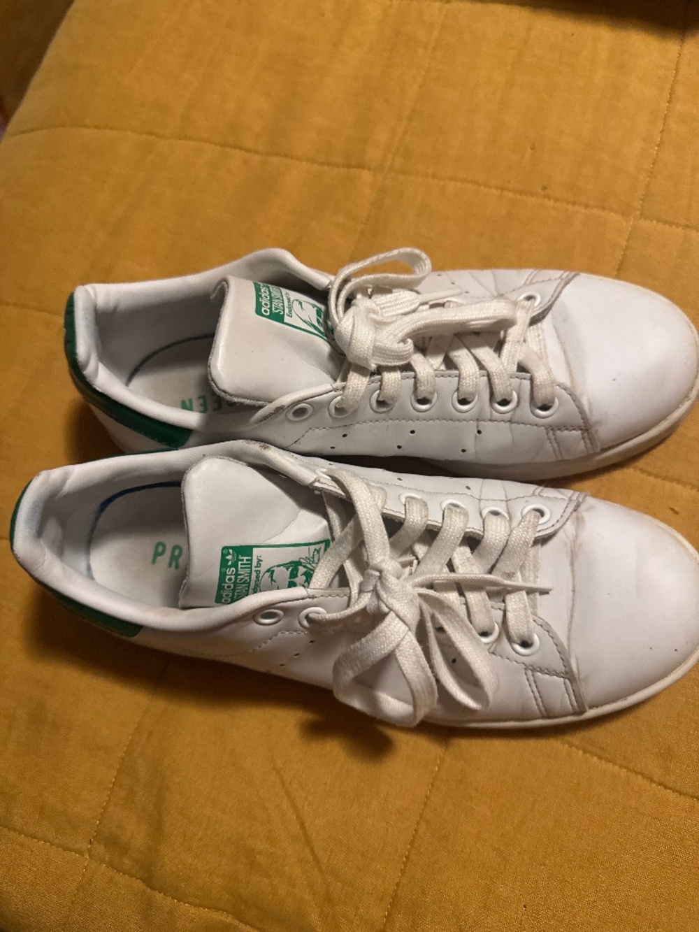 Tennis shoes